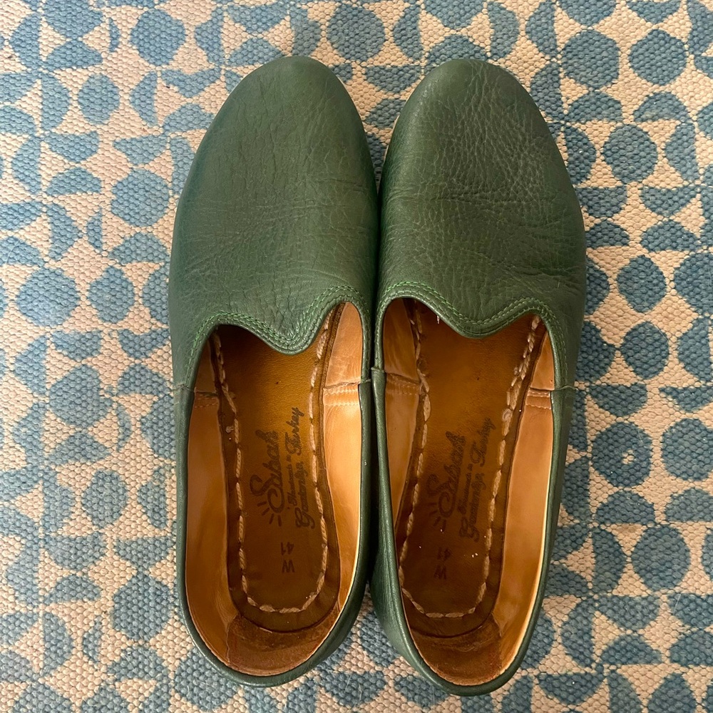Dark Green Women’s Sabahs sz 9
